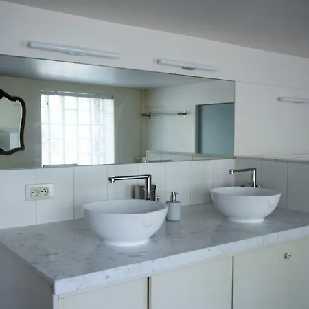 Tempelhof Bed & Breakfast 4*